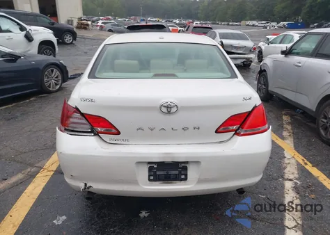 2010 Toyota Avalon Xls z USA, uszkodzony, nr VIN 4T1BK3DB0AU368975